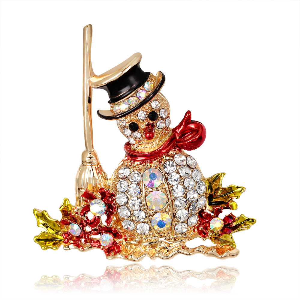 Брошь в виде деда мороза, снег – обзор и цена Al Ain Jewelry & Watches Exhibition 2025